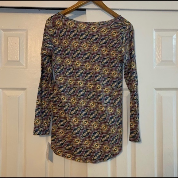 Lularoe Lynnae Long Sleeved Tee NWT size Small - Picture 5 of 7